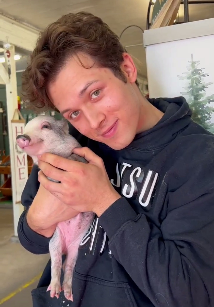 Picture of Leo Howard in General Pictures - leo-howard-1670236077.jpg - Leo Howard’s Height: Martial Arts Star and Actor
