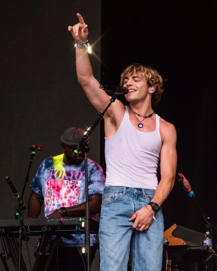 Picture of Ross Lynch in General Pictures - ross-lynch-1671569365.jpg - Ross Lynch’s Height: From Disney Star to Rocker