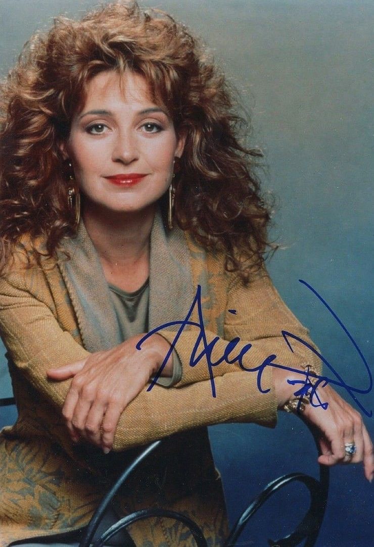 Pin by Михайло on Annie Potts | Baby boomers generation, Annie potts - How Tall Is Annie Potts: Ghostbusters Star’s Timeless Charm
