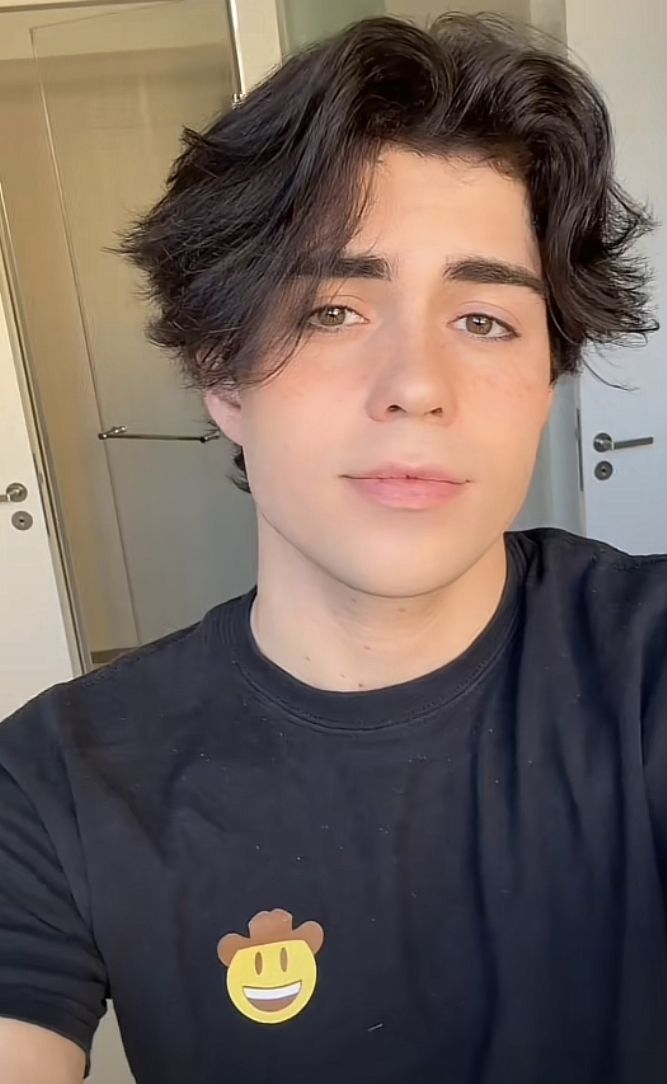 Pin di f-j VaRiEdAd(´ `ʃ♡ƪ) su benji krol, nic, abby y bella porch ヾ(≧ - Benji Krol’s Height: The TikTok Sensation’s Stats
