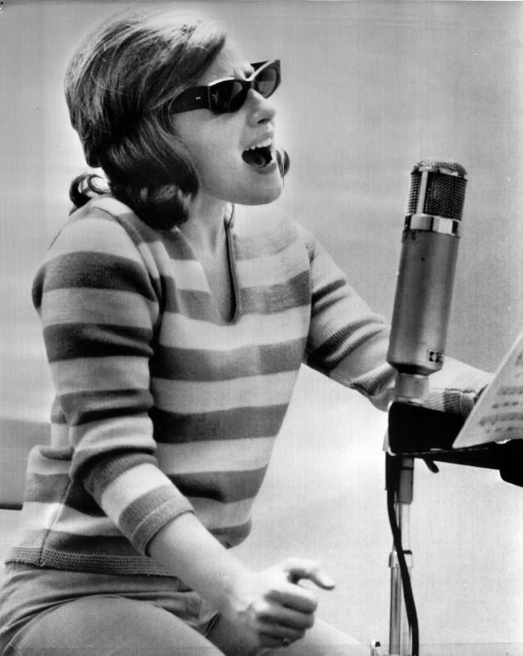 How Tall Was Lesley Gore: Music Legend’s Legacy