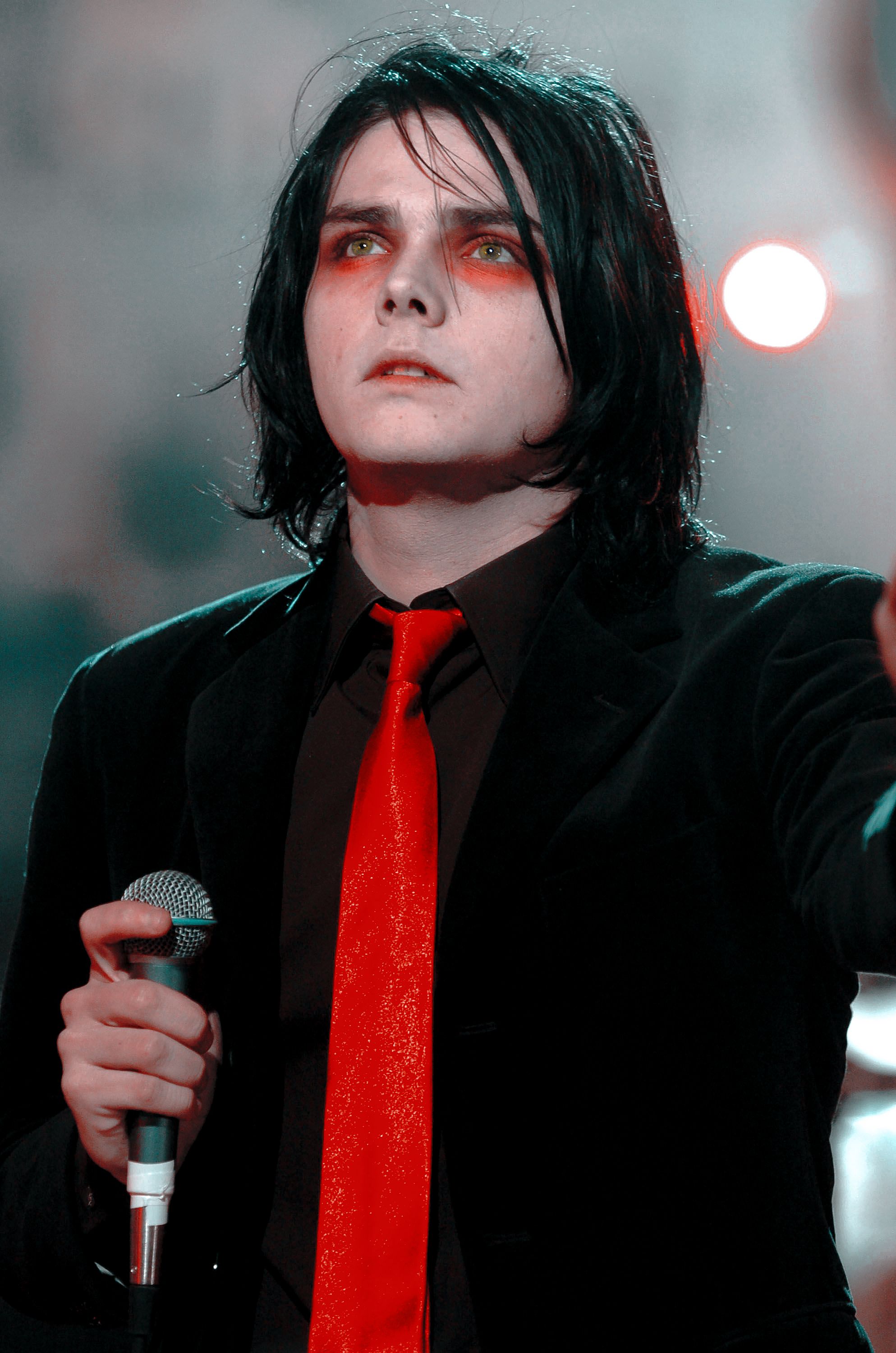 Pin tillagd av Yaz på ᴇᴍᴄɪᴀʀ - Gerard Way’s Height: My Chemical Romance’s Leader