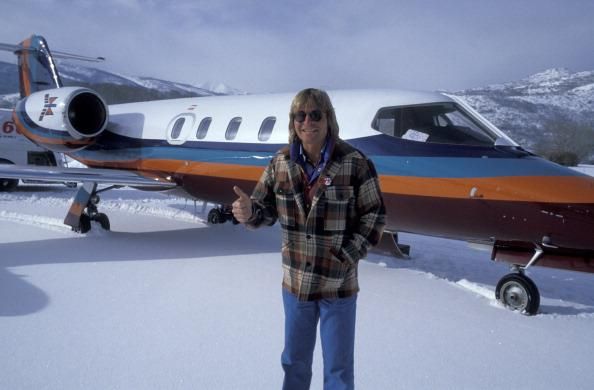 Pin von Celeste Frederick Short auf John Denver - John Denver’s Height: How Tall Was the Folk Legend?