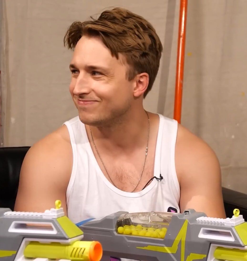 Pinterest | Shayne topp, Smosh, Smosh squad - Shayne Topp’s Height: Comedian and Voice Actor’s Stats
