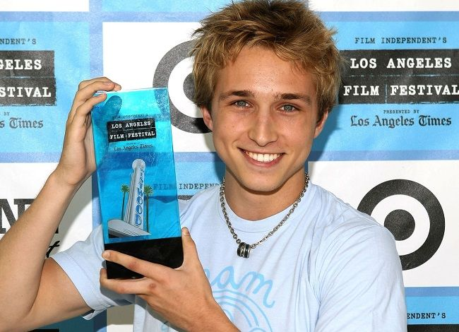 Shayne Topp -【Biography】Age, Net Worth, Salary, Height, Nationality - Shayne Topp’s Height: Comedian and Voice Actor’s Stats
