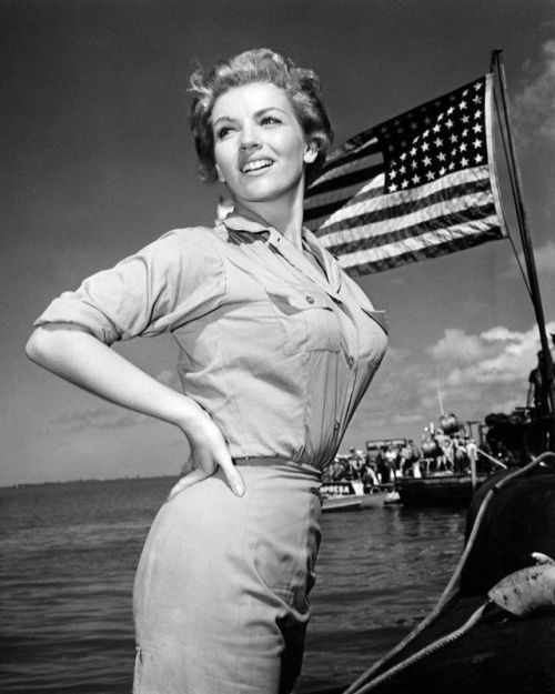 Splendidness - Joan O’Brien Measurements: Classic Hollywood Curves Revealed