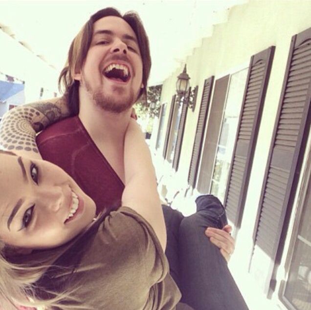 Suzy and Arin - Arin Hanson’s Height: Game Grumps’ Quirky Host