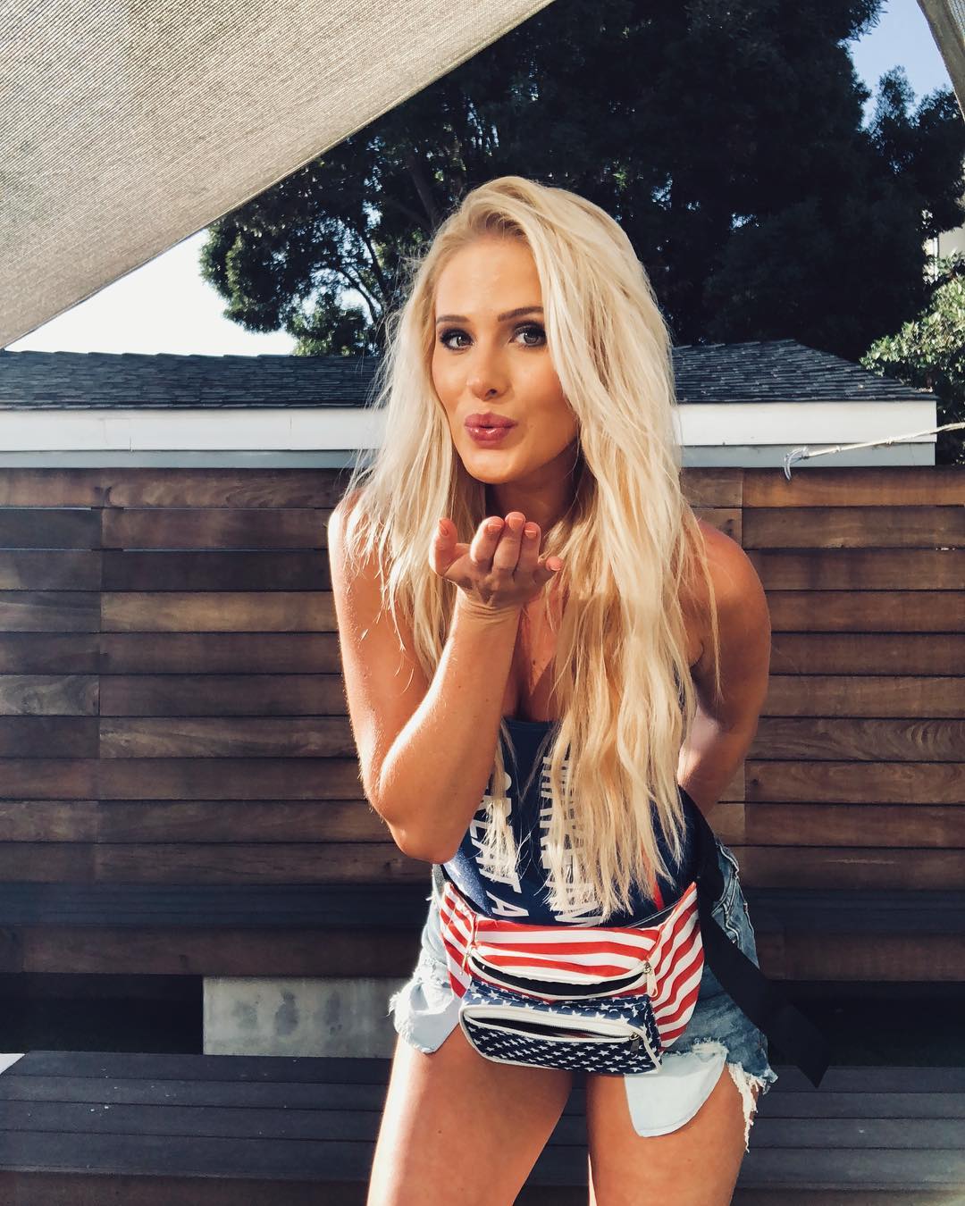 Tomi Lahren | Scrolller - Tomi Lahren’s Height: Conservative Commentator’s Edge