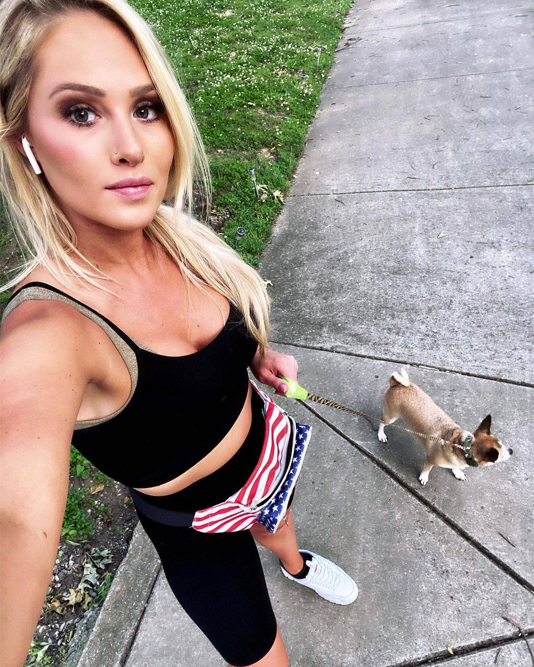 Tomi Lahren | Scrolller - Tomi Lahren’s Height: Conservative Commentator’s Edge