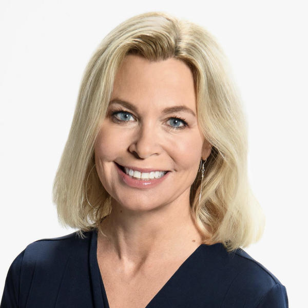 Tracy Smith - CBS News - Tracy Smith’s Height: CBS News Correspondent’s Frame