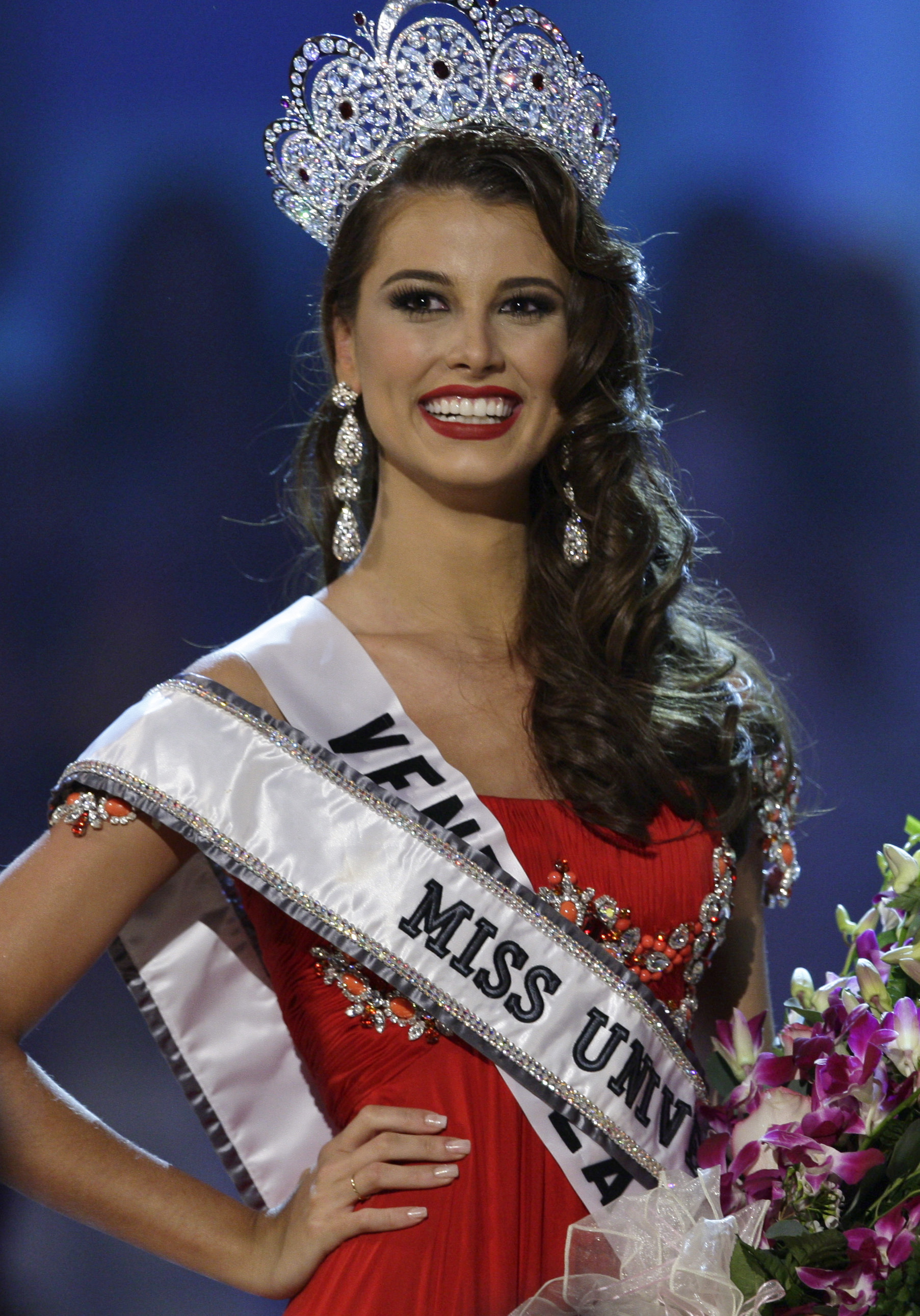 Venezuelan wears Miss Universe crown - miss kobayashi's dragon maid 2nd season