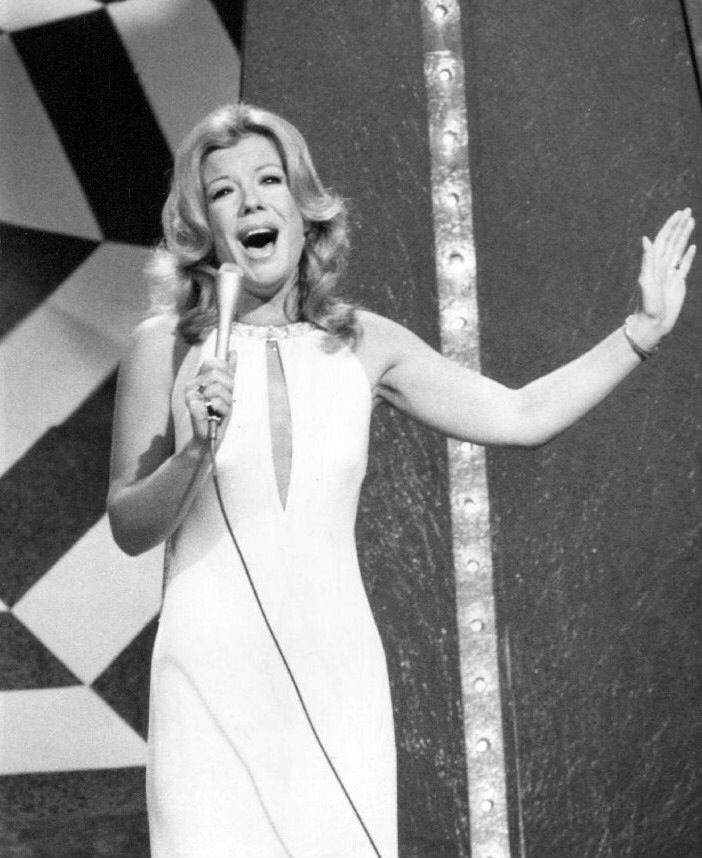 Vikki Carr | Vicky, Canciones - Vikki Carr’s Height: A Legendary Voice’s Frame
