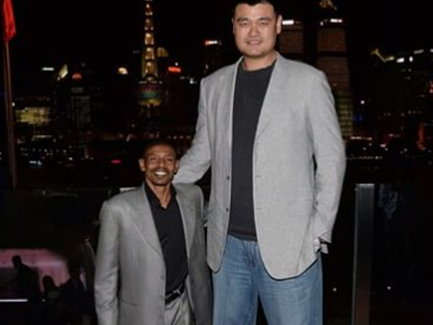 Yao Ming Height Comparison - Yao Ming Height – Just How Tall Is the NBA Giant?