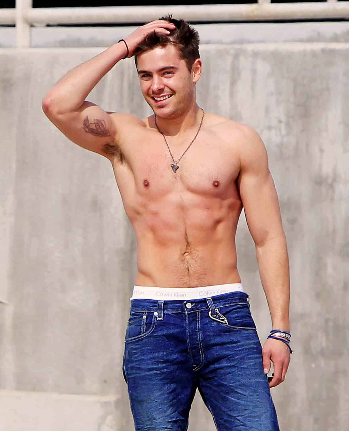 Zac Efron Height Weight Age Body Measurements Affairs Girlfriends - Zac Efron Height – How Tall Is the High School Musical Star Today?